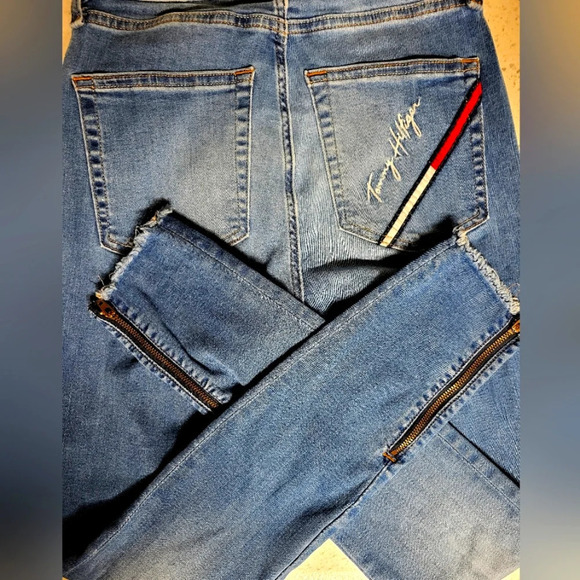 Tommy Hilfiger Denim - Tommy Hilfiger Ankle Jeans with Gold Zippers - Size 2- Vintage